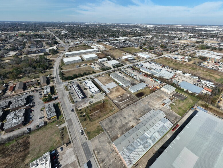 More Photos Of 2077 Magnolia Dr, Pasadena Industrial For Sale