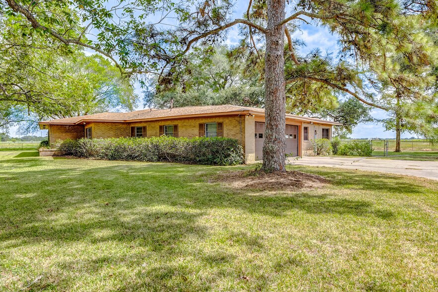 More Photos Of 11503 Highway 36, Wallis Land For Lease