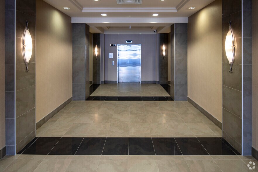 More Photos Of 2295 Bristol Cir, Oakville Office For Lease