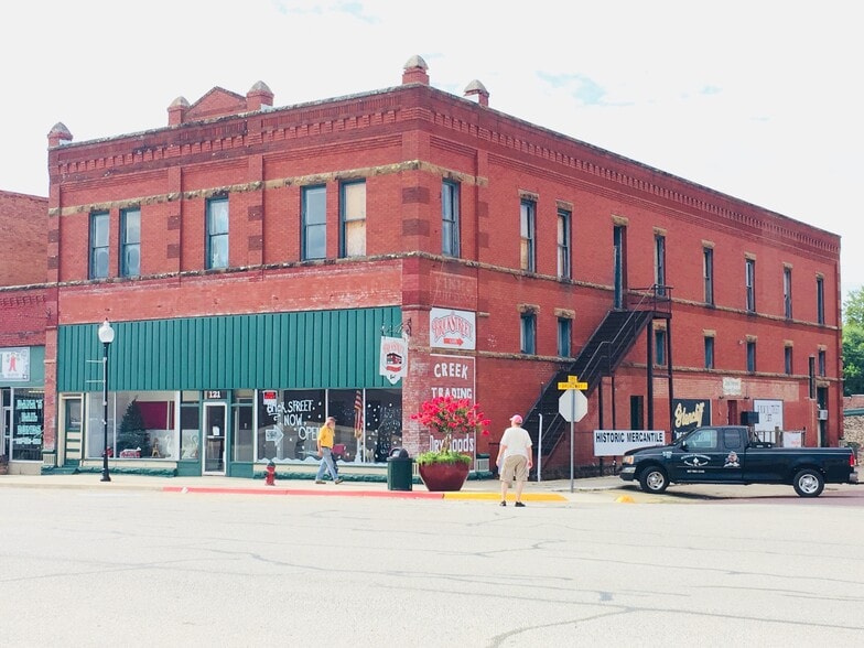 More Photos Of 104 S 2nd St, Okemah Restaurant For Sale