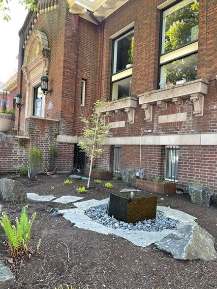 More Photos Of 1110 SE Alder St, Portland Office For Lease