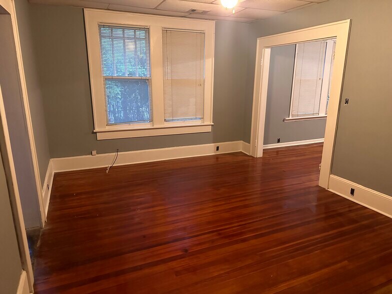 More Photos Of 404 S Greenwood St, Lagrange Light Distribution For Lease