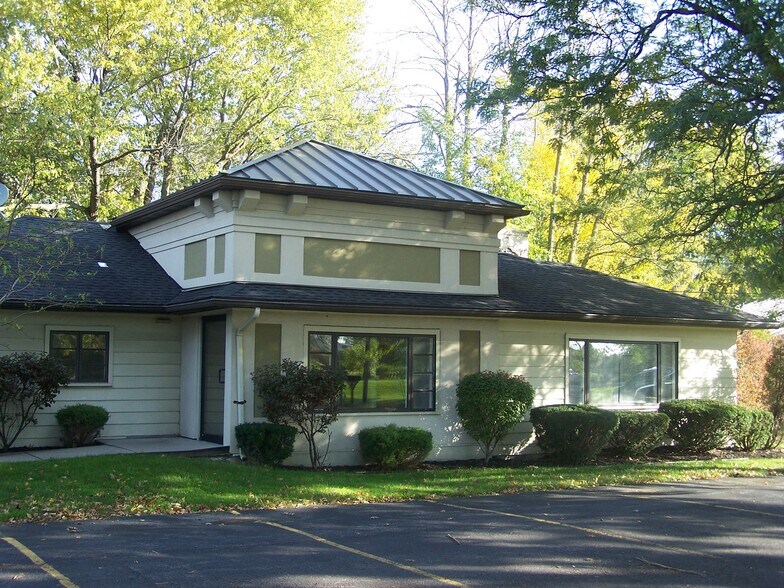 Primary Photo Of 4050 Ridge Lea Rd, Amherst Office For Lease