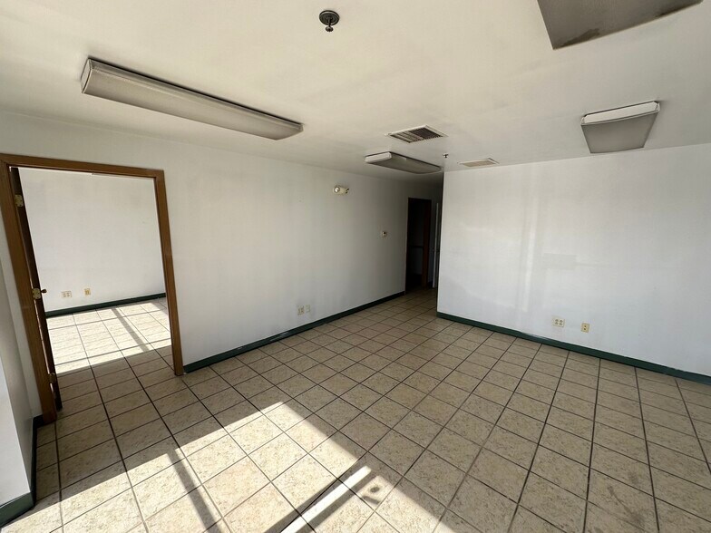 More Photos Of 3065 E Elm St, Springfield Light Manufacturing For Lease