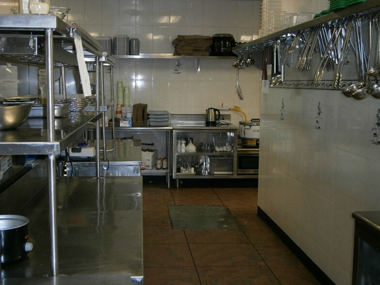 More Photos Of 940 Hansen Rd, Green Bay Storefront For Lease