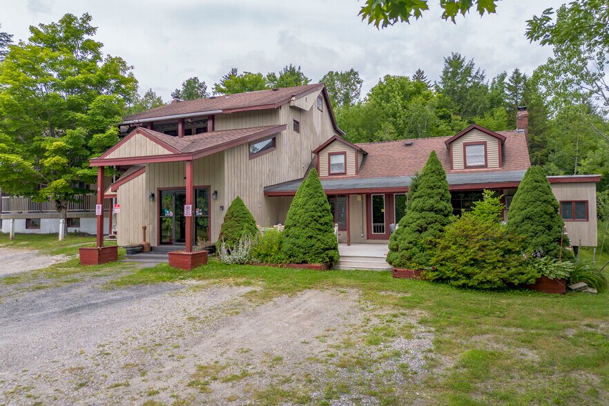 More Photos Of 6 Abroad Rd, West Dover Hotel For Sale