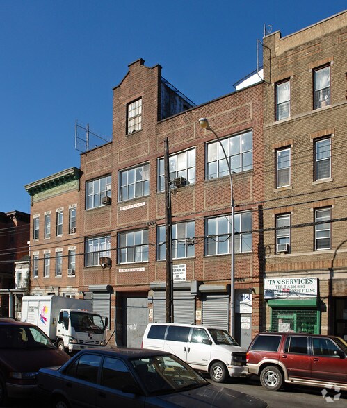 More Photos Of 38-10 29 St, Long Island City Warehouse For Lease