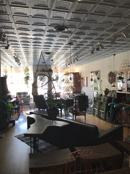 More Photos Of 53740 Main Rd, Southold Storefront Retail Office For Lease