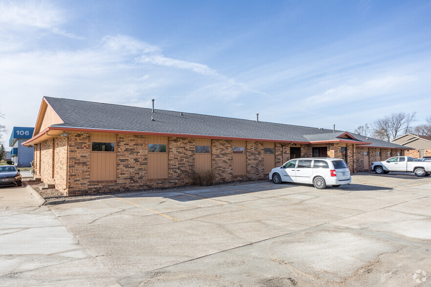 Primary Photo Of 2201 W 1st St, Ankeny Medical For Lease