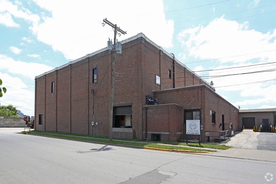 More Photos Of 1208 Iron St, North Kansas City Warehouse For Sale