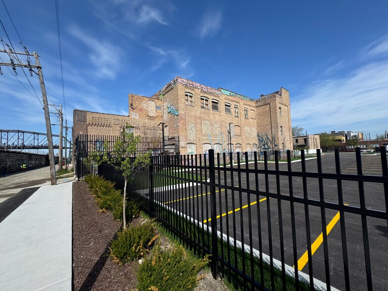 More Photos Of 1648 W Kinzie St, Chicago Loft Creative Space For Sale