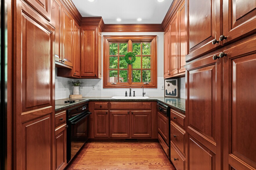 More Photos Of 5455 Plantation Rd, Sunbury Lodge Meeting Hall For Sale