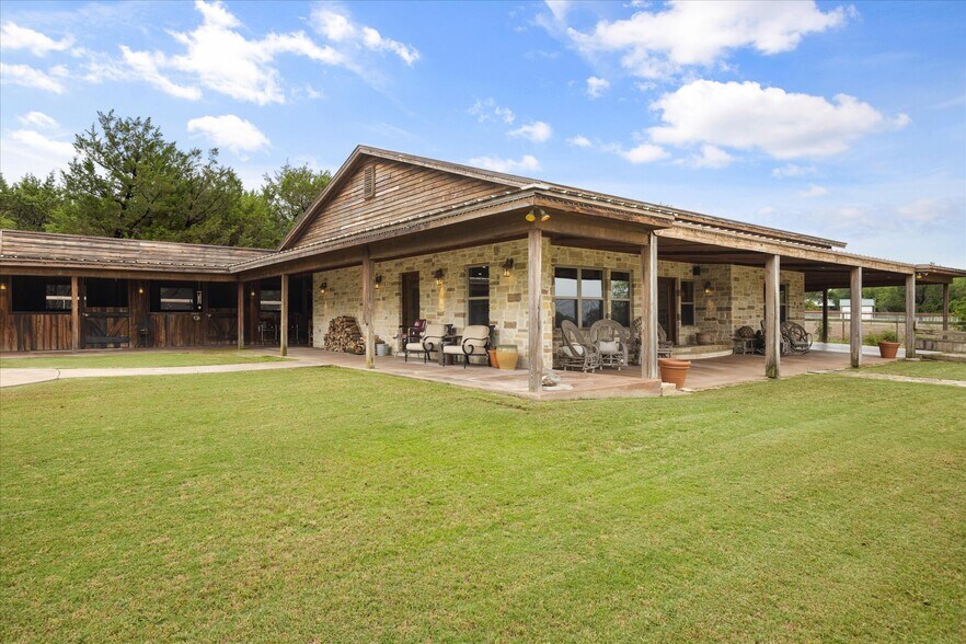 More Photos Of 1904 Floyd Rd, Weatherford Specialty For Sale
