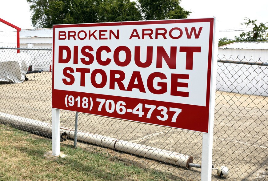 More Photos Of 602 W Madison St, Broken Arrow Self Storage For Lease