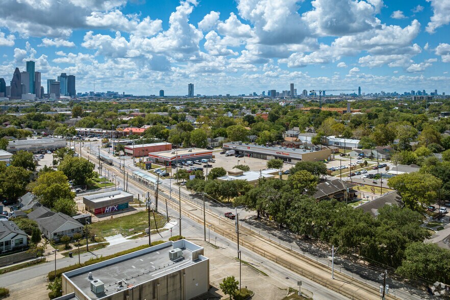 More Photos Of 2799 Fulton St, Houston Bank For Sale