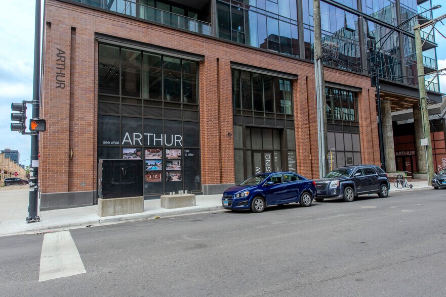 More Photos Of 210-212 N Aberdeen St, Chicago Apartments For Lease