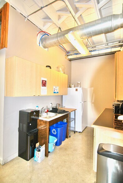 More Photos Of 1101 E 6th St, Austin Loft Creative Space For Lease