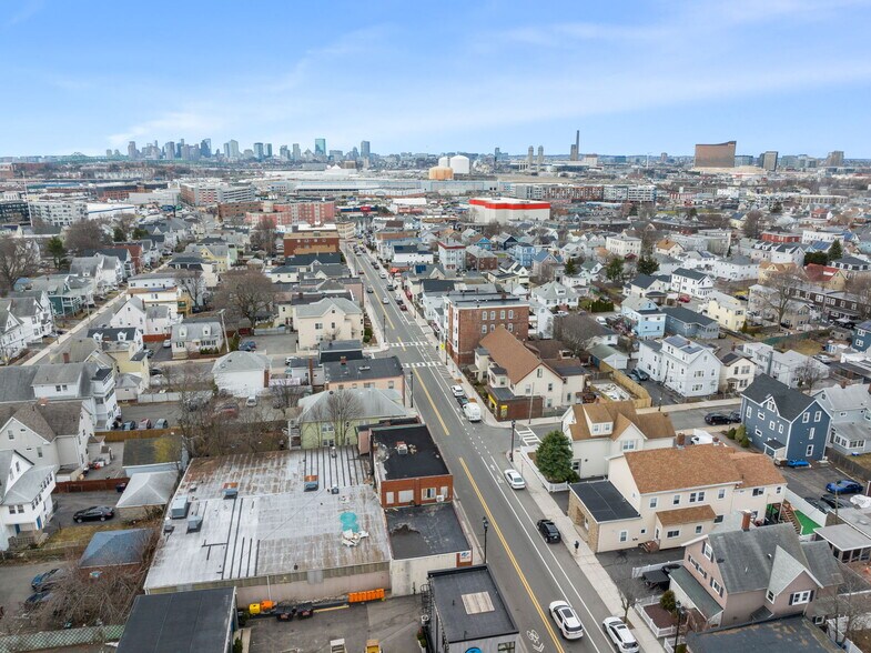 More Photos Of 77-79 Ferry St, Everett Showroom For Lease