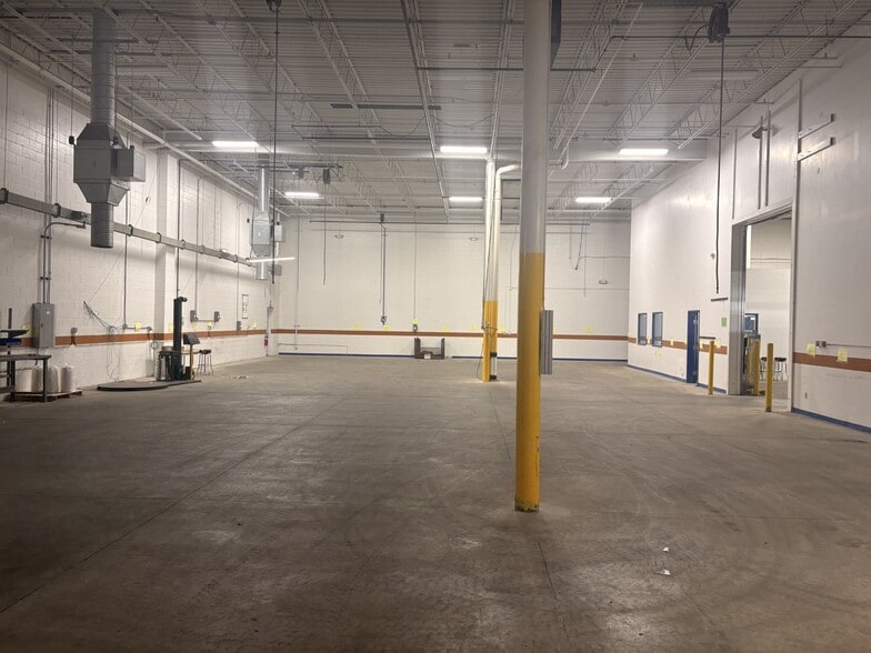 More Photos Of 22555 Ascoa Ct, Strongsville Warehouse For Lease