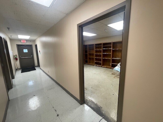 More Photos Of 9310 Normandie Dr, Shreveport Office For Sale