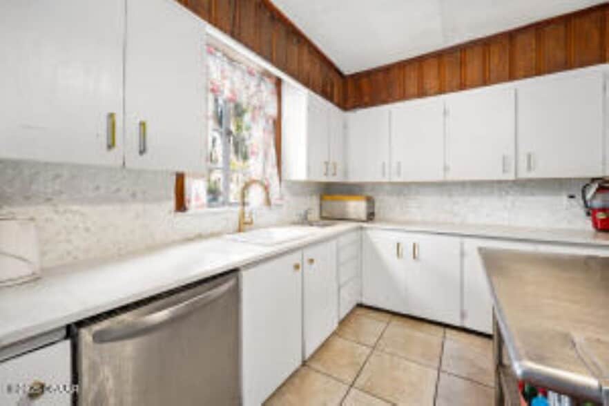 More Photos Of 228 W Howry Ave, Deland Storefront Retail Office For Sale