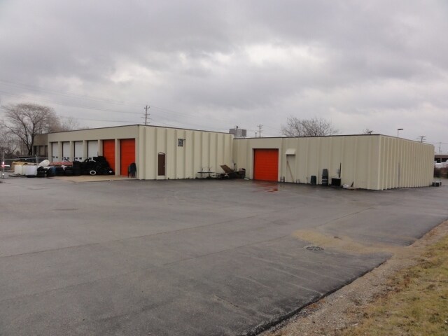 More Photos Of 2200 N Rand Rd, Palatine Freestanding For Sale