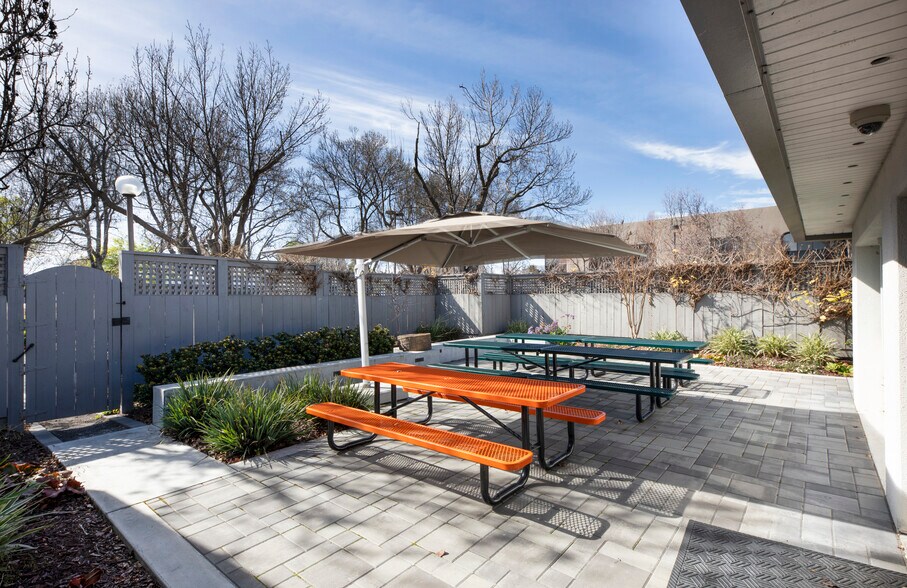 More Photos Of 1213 Innsbruck Dr, Sunnyvale Light Manufacturing For Lease