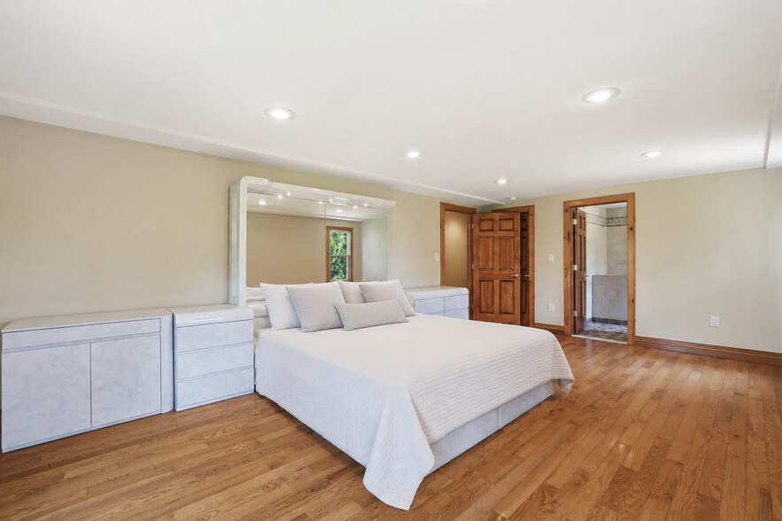 More Photos Of 1015 PA-390, Greentown Hospitality For Sale