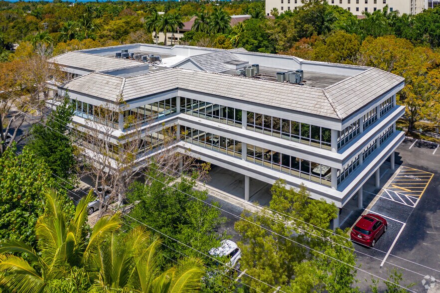 More Photos Of 700 2nd Ave N, Naples Medical For Lease