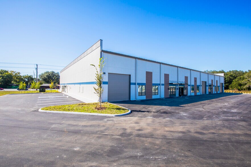 More Photos Of 1530 Kendrick Ln, Lakeland Warehouse For Sale