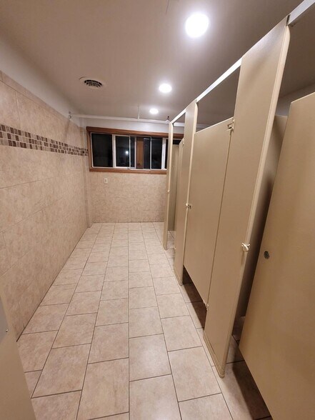 More Photos Of 513-539 E Hiawatha Blvd, Syracuse Warehouse For Sale