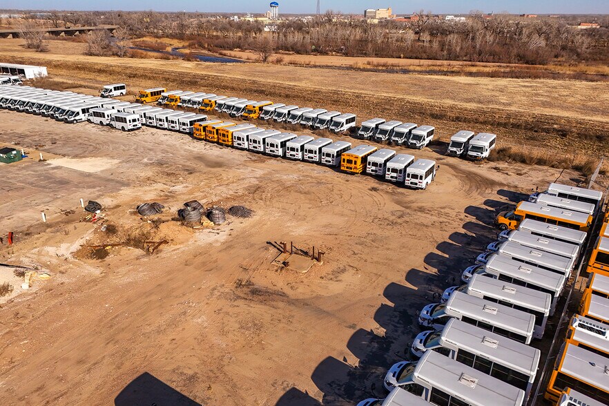 More Photos Of 130 E 10th Ave, South Hutchinson Industrial For Sale