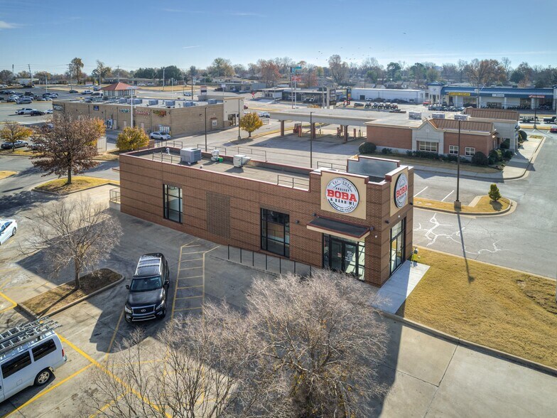 More Photos Of 5103 E 21st St, Tulsa General Retail For Lease