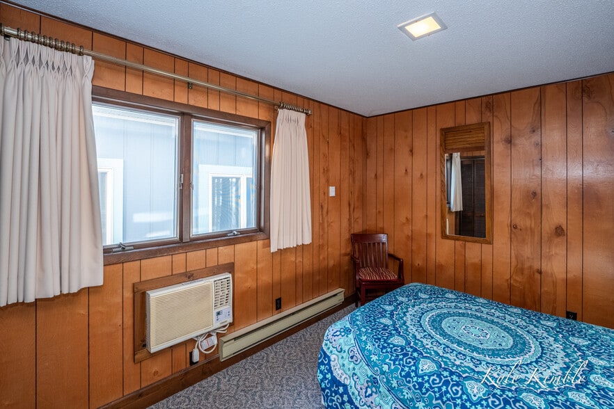More Photos Of 104 W Houghton Lake Dr, Prudenville Hotel For Sale