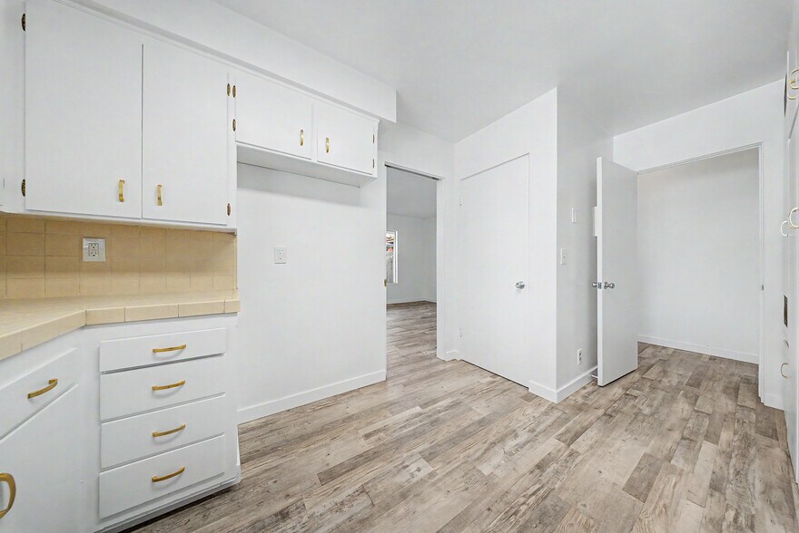 More Photos Of 2521-2523 S 6th Ave, Arcadia Apartments For Sale