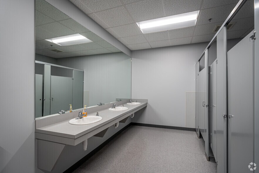 More Photos Of 7301-7401 Security Way, Houston Unknown For Lease