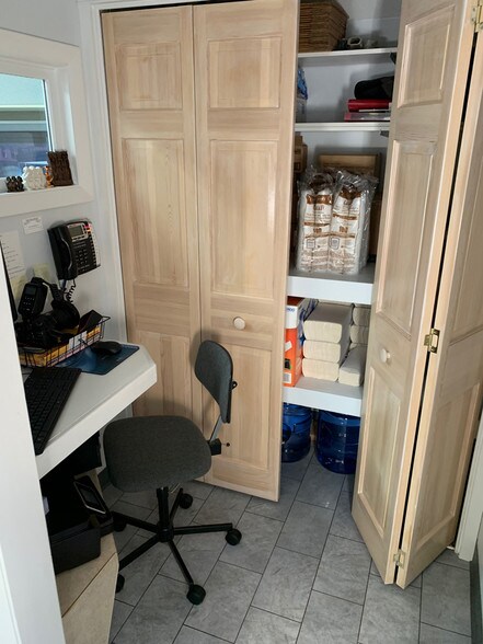 More Photos Of 98 Spencer Plain Rd, Old Saybrook Medical For Lease