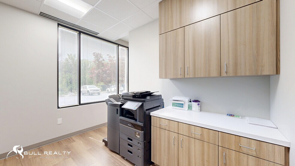 More Photos Of 34 Upper Riverdale Rd, Riverdale Medical For Lease