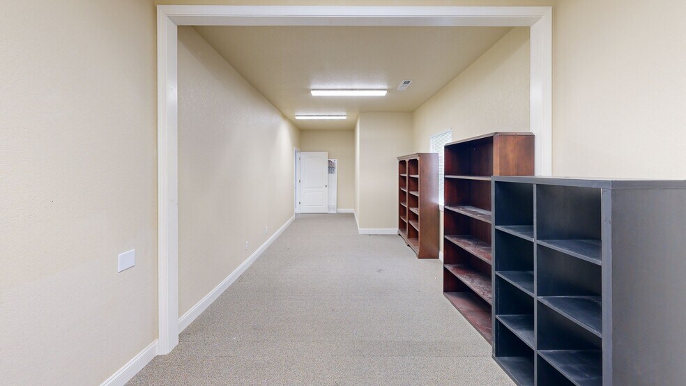 More Photos Of 105 SE 22nd St, Bentonville Office For Lease