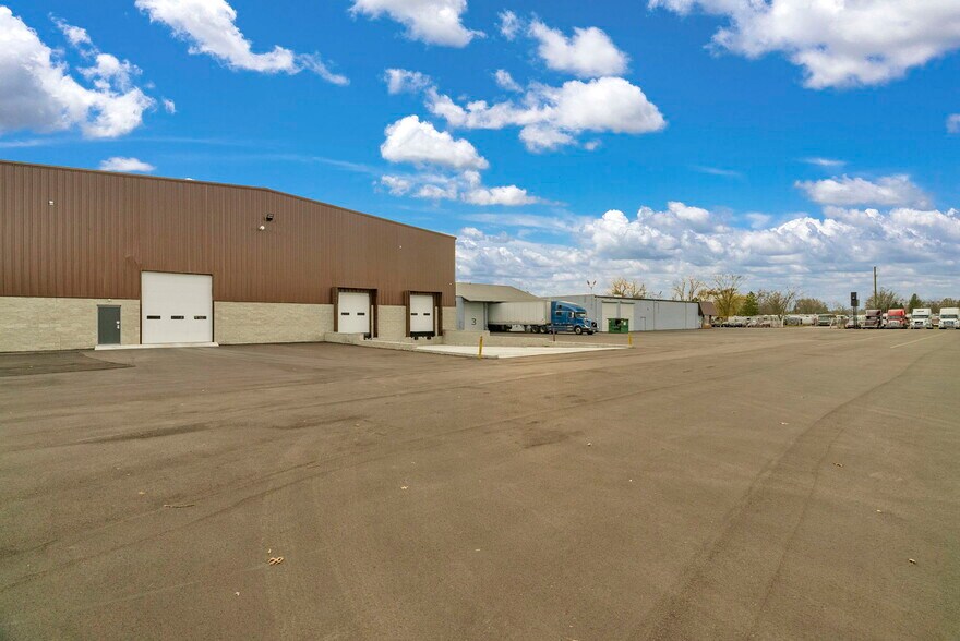 More Photos Of 1475 S Newburgh Rd, Westland Light Distribution For Sale
