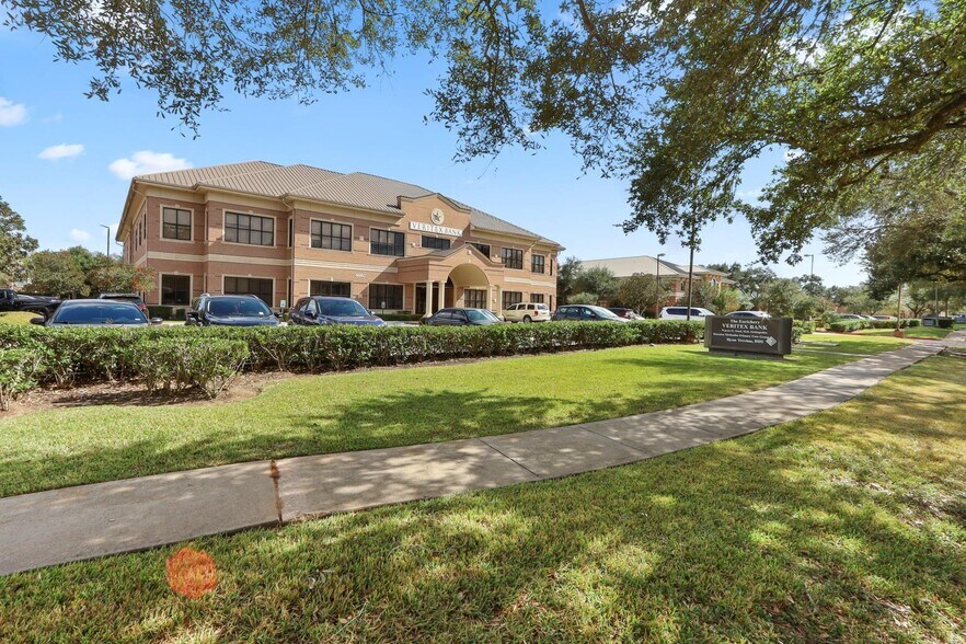 More Photos Of 4660 Sweetwater Blvd, Sugar Land Office For Lease