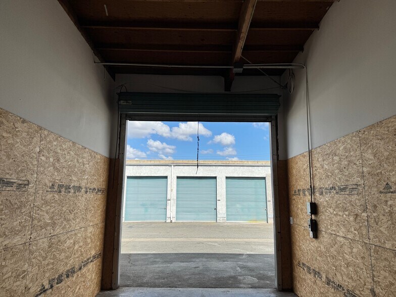 More Photos Of 1333 N Manzanita St, Orange Self Storage For Lease