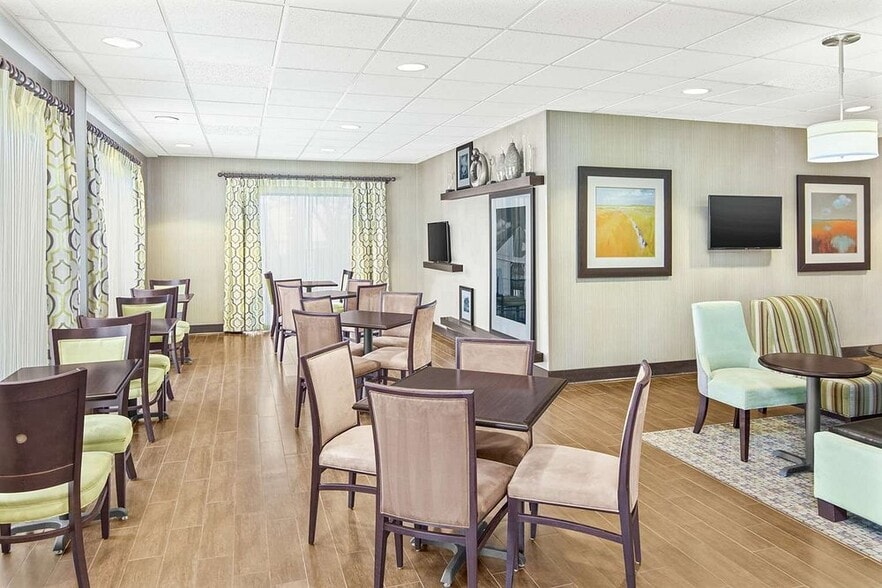 More Photos Of 1950 E Ga-122, Thomasville Hotel For Sale