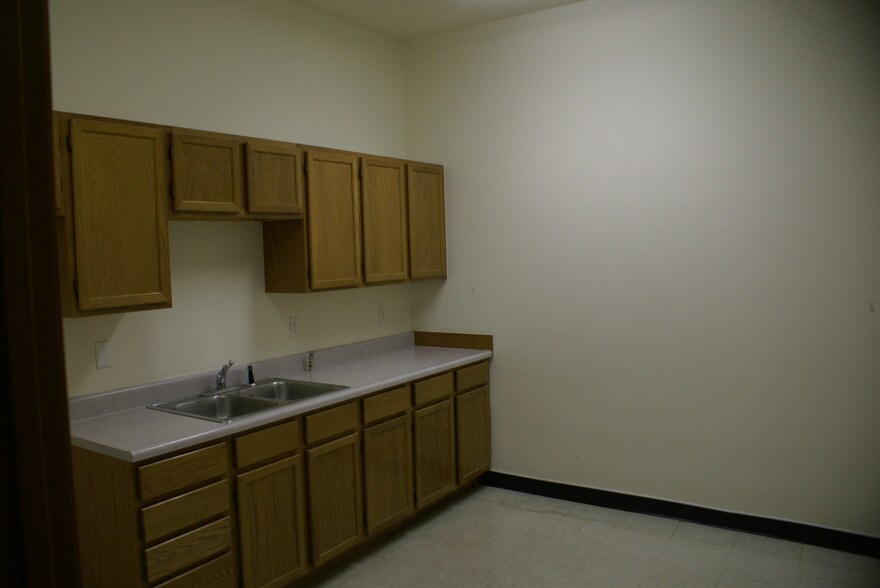 More Photos Of 723 Seibert Rd, Scott Afb Office For Lease