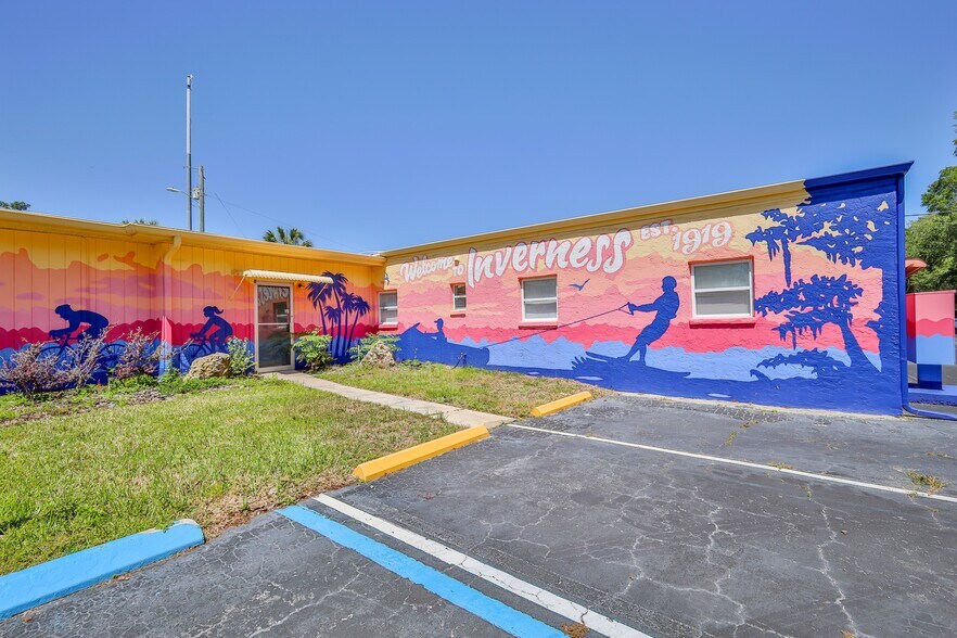 More Photos Of 601 S Us-41, Inverness Medical For Sale