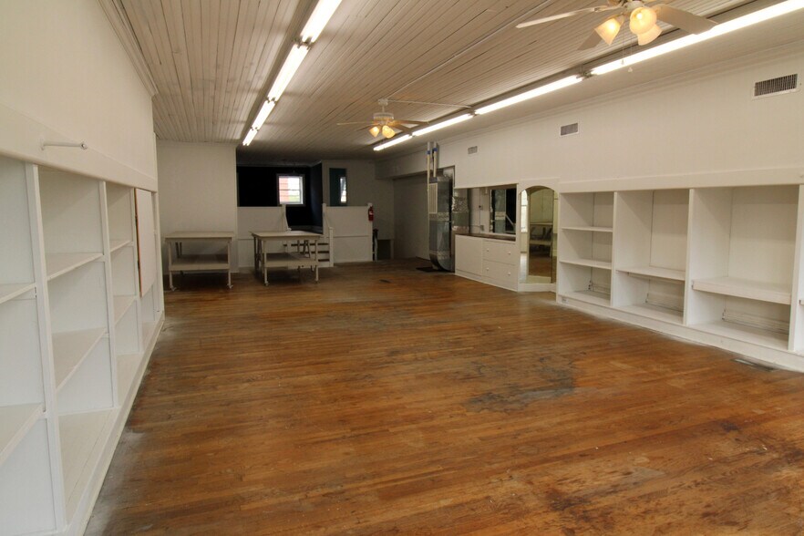 More Photos Of 113 W Fisher St, Salisbury Storefront Retail Office For Lease