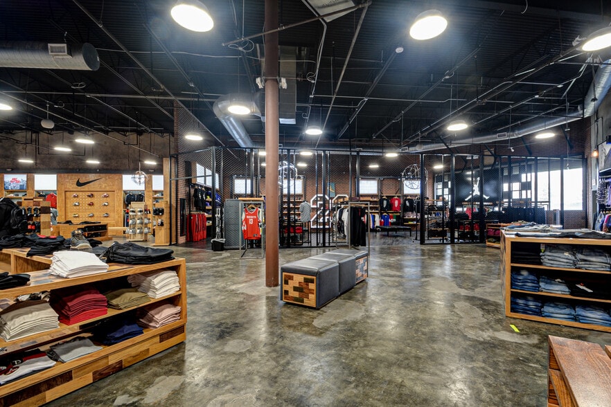 More Photos Of 20121 Highway 59 N, Humble Freestanding For Sale