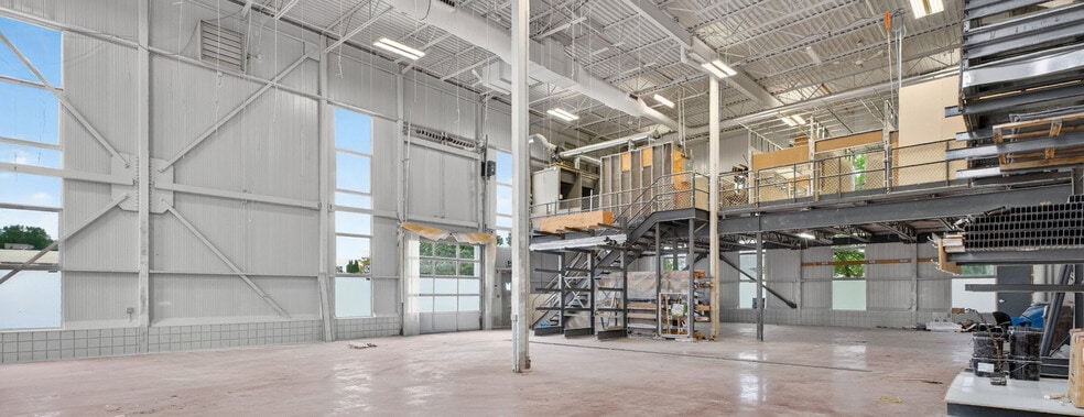 More Photos Of 5500 Canotek Rd, Ottawa Flex For Sale