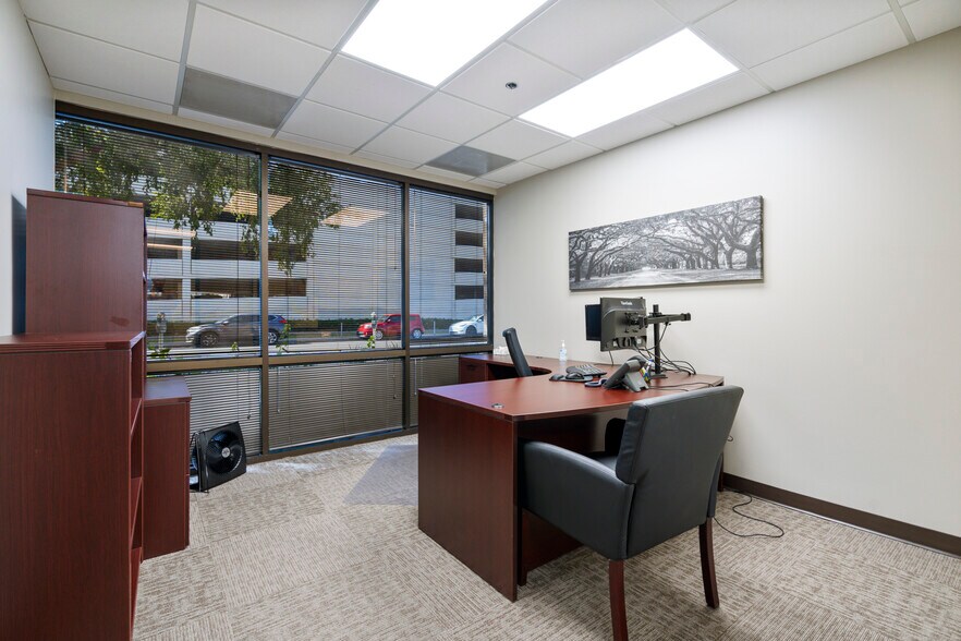More Photos Of 202 E Earll Dr, Phoenix Medical For Sale
