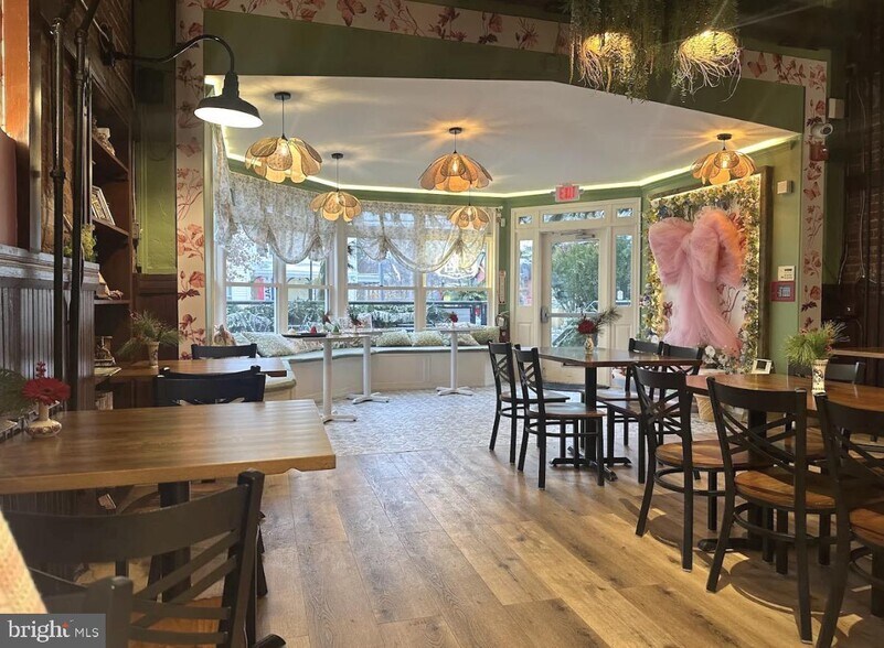 More Photos Of 41 N Main St, New Hope Restaurant For Sale